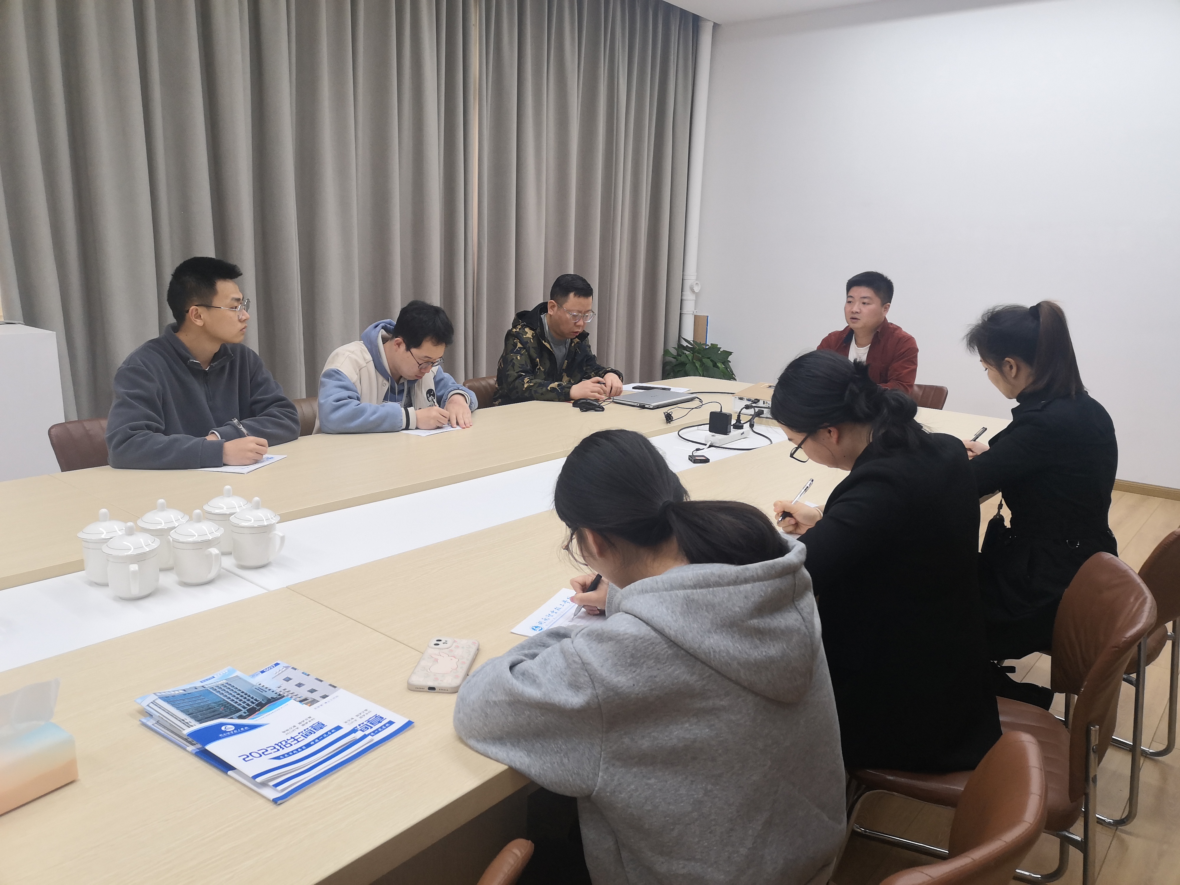 湖南智云技工学校召开电子专业储备教师恳谈会