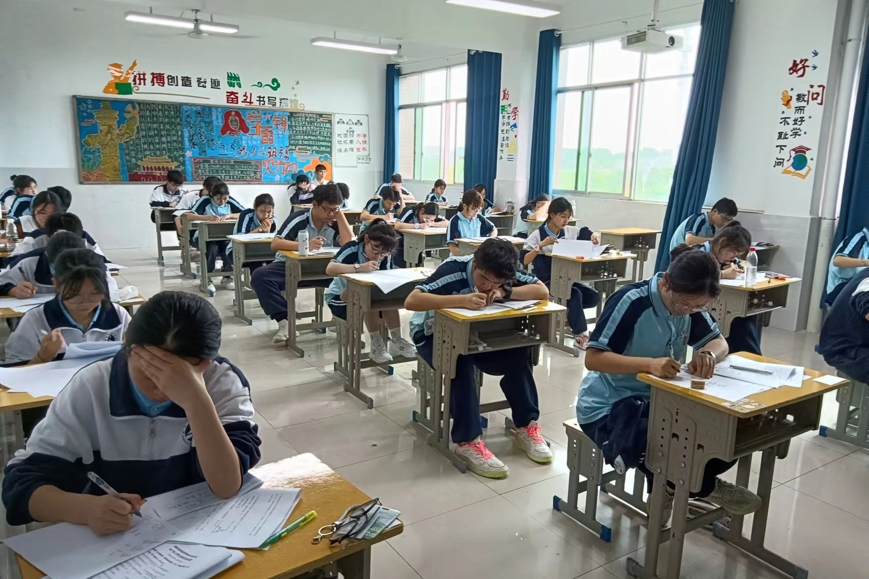 厉兵秣马，砥砺前行——湖南智云技工学校高三年级顺利开展高考仿真模拟考试